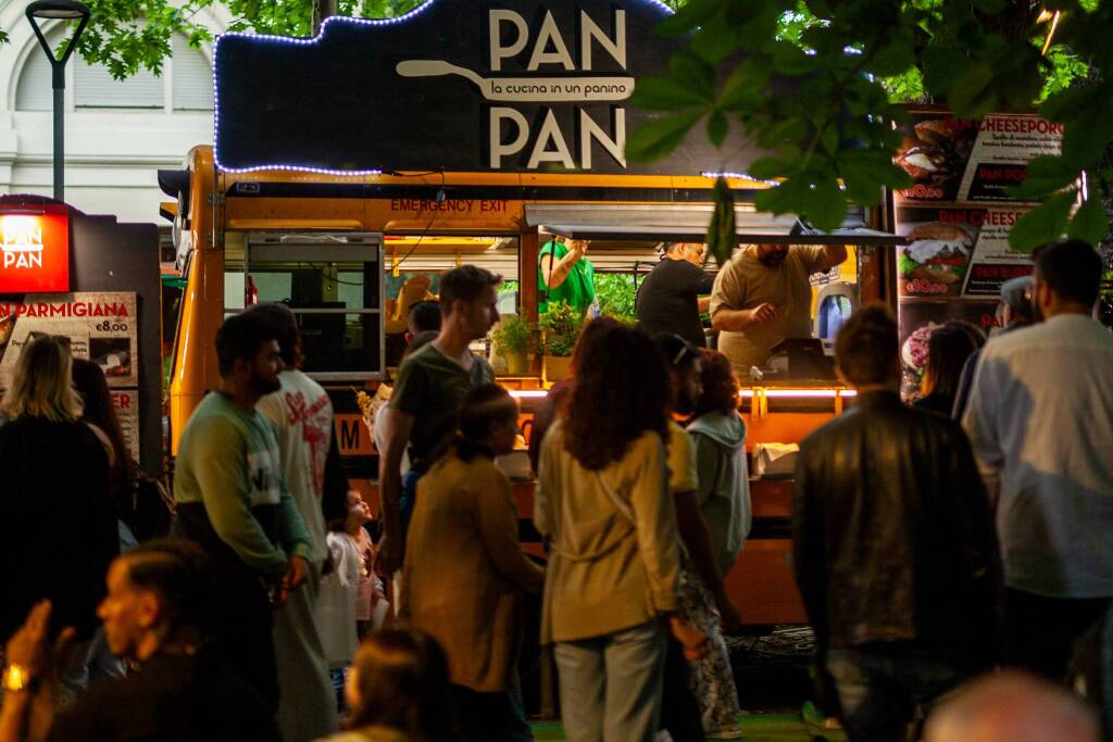 Rolling Truck Street Food a Cannobio