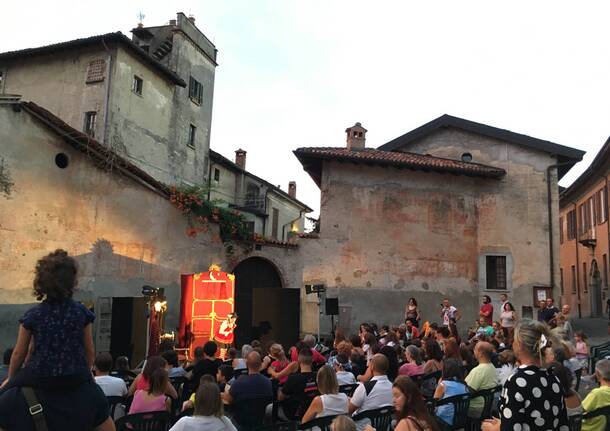 Burattini piazza cairoli azzate