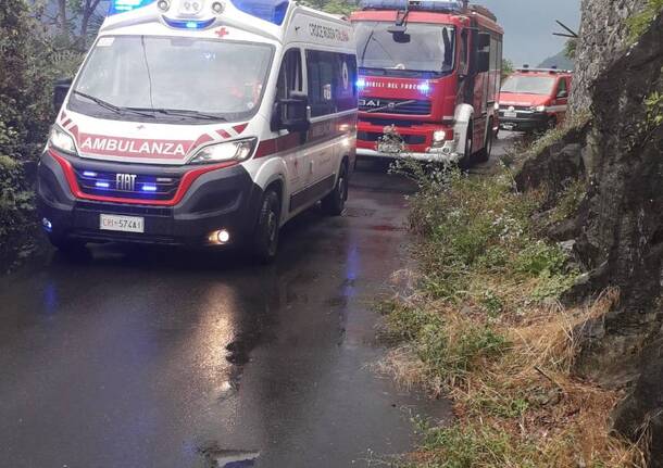 Cade da un dirupo a Colmegna, salvato dai vigili del fuoco di Luino