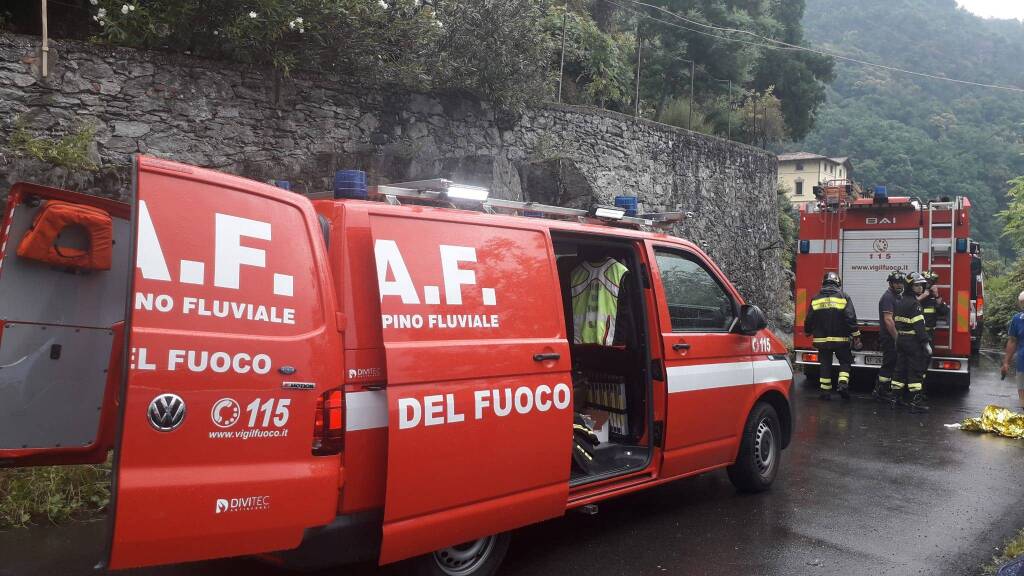 Cade da un dirupo a Colmegna, salvato dai vigili del fuoco di Luino