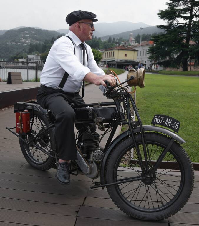 Luino, il concorso d\'eleganza su due ruote