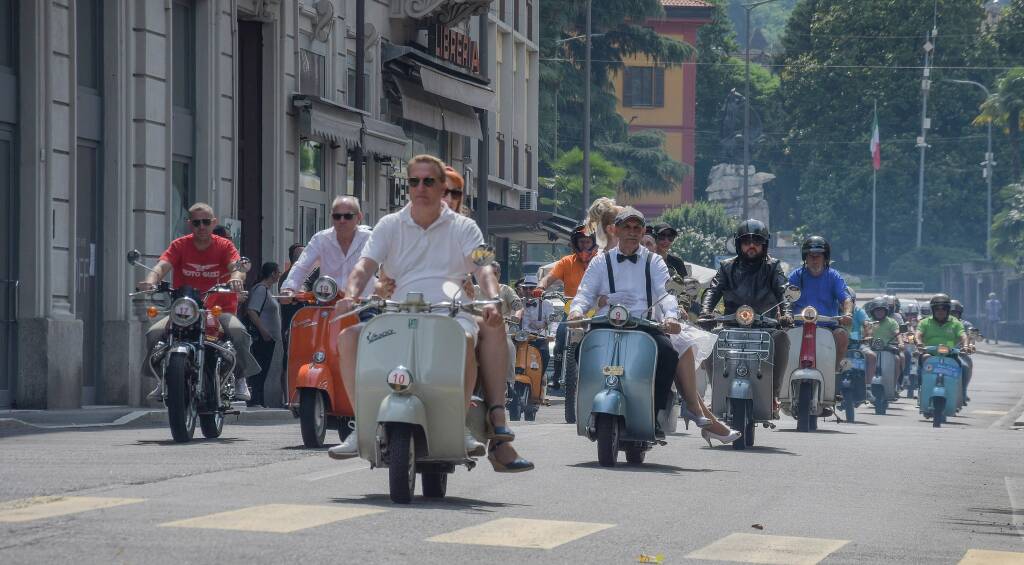 Luino, il concorso d\'eleganza su due ruote