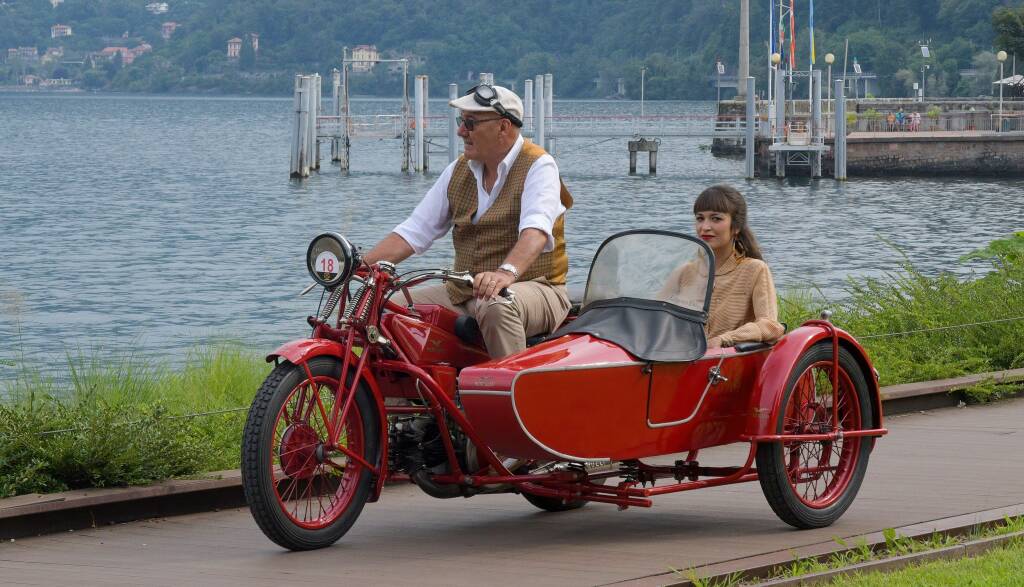 Luino, il concorso d\'eleganza su due ruote