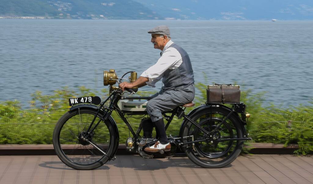 Luino, il concorso d\'eleganza su due ruote