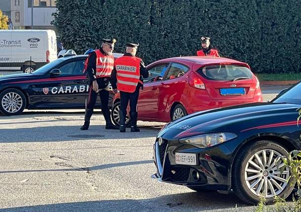 controlli carabinieri Verbania posto di blocco
