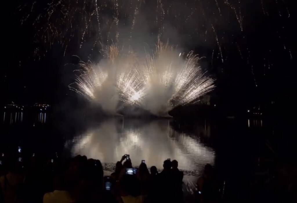 Sesto Calende - Fuochi d'artificio, foto di Ezio Cairoli