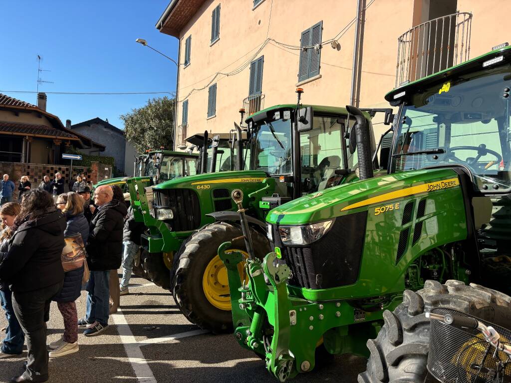 Angera, la benedizione dei trattori