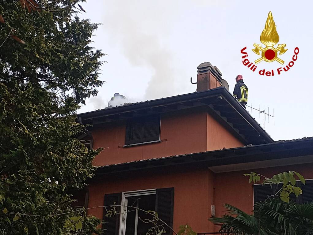 Incendio Laveno Mombello Vigili del Fuoco 