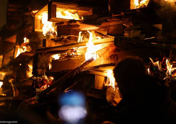 falò di sant'antonio 2025 varese mattia martegani