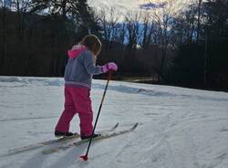 L'asilo di Ghirla porta i bimbi a sciare