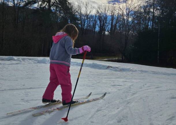 L'asilo di Ghirla porta i bimbi a sciare