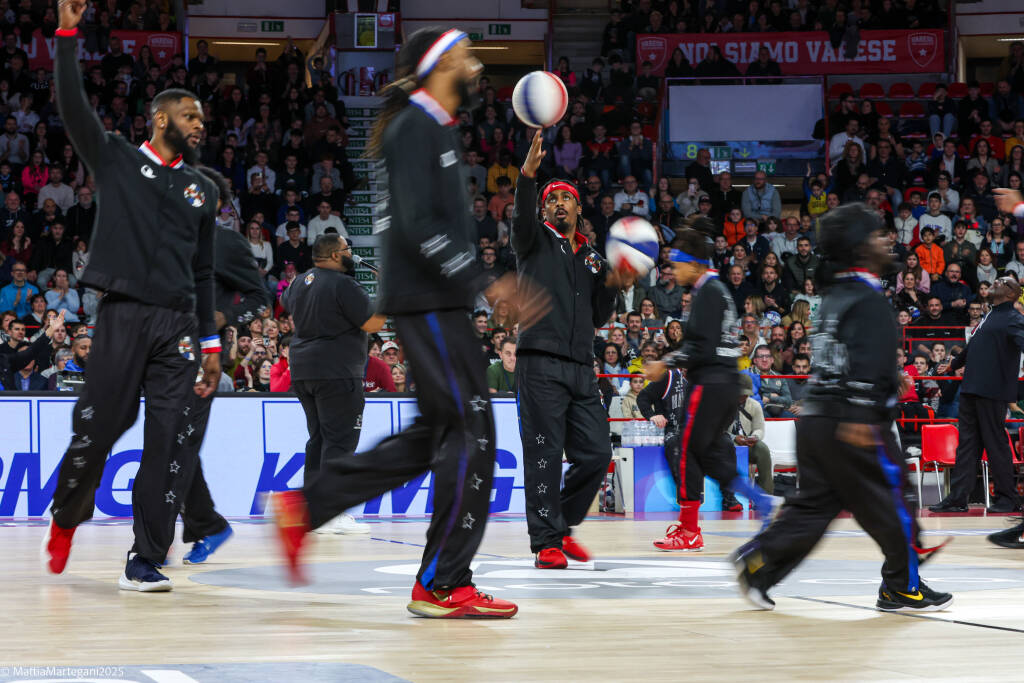 Gli Harlem Globetrotter incantano Varese