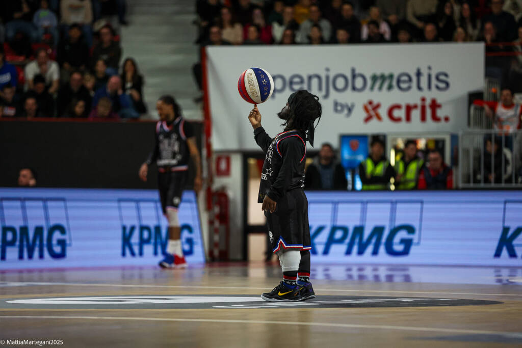 Gli Harlem Globetrotter incantano Varese