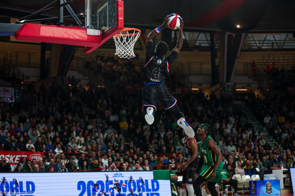 Gli Harlem Globetrotter incantano Varese