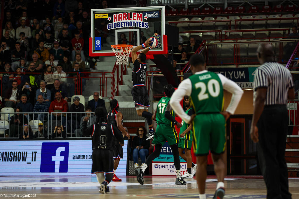 Gli Harlem Globetrotter incantano Varese
