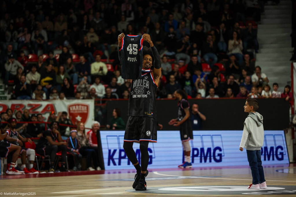Gli Harlem Globetrotter incantano Varese