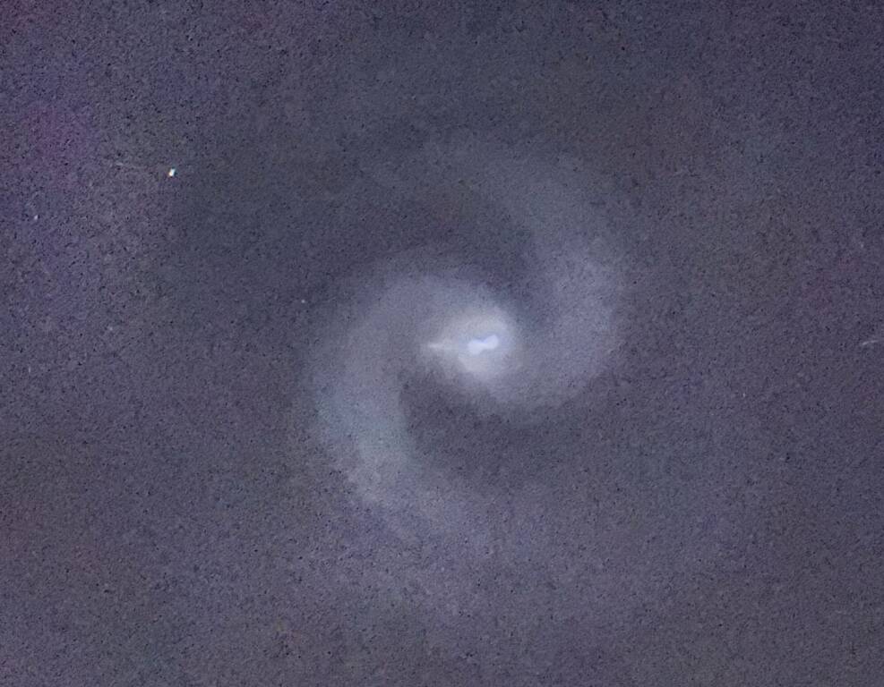 Luci a spirale nel cielo del Varesotto