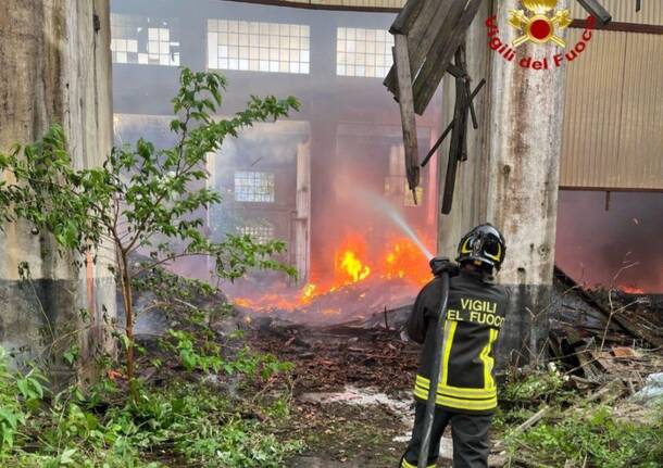 incendio a Intra