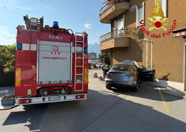 incidente con Tesla a Luino il 3 aprile 2025