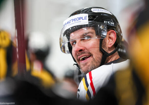 La straordinaria partita d\'addio all\'hockey di Edoardo Raimondi