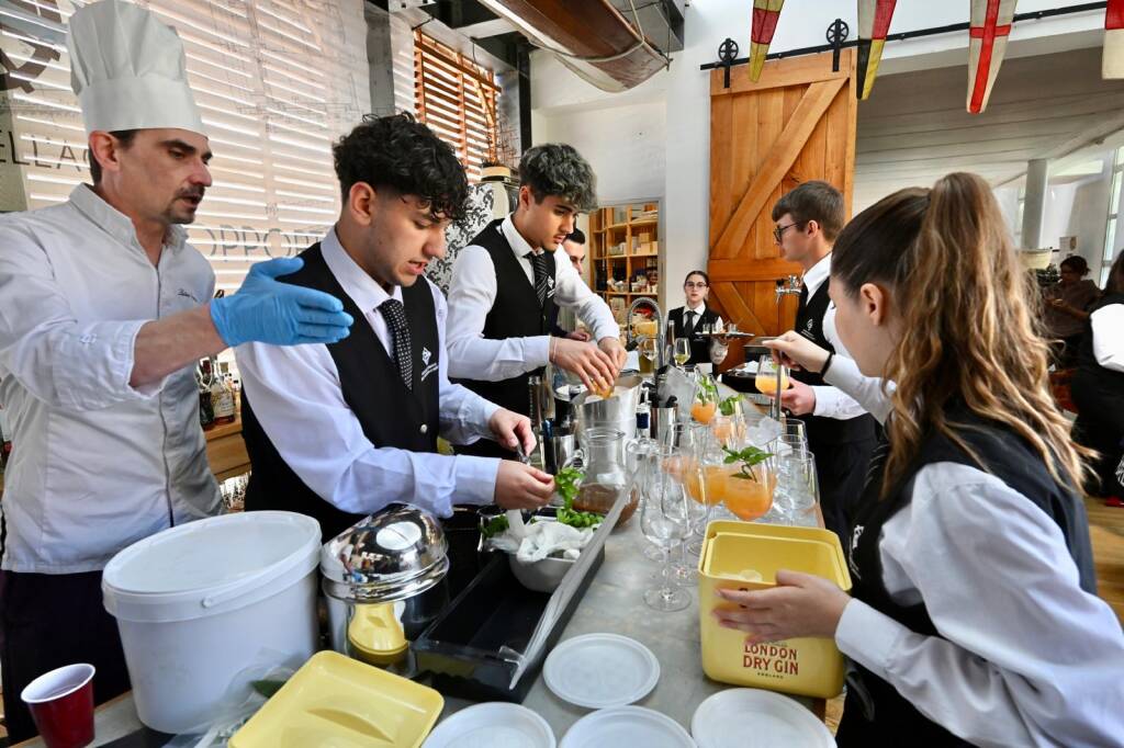Scrittori e sapori di lago alle Officine dell\'acqua di Laveno
