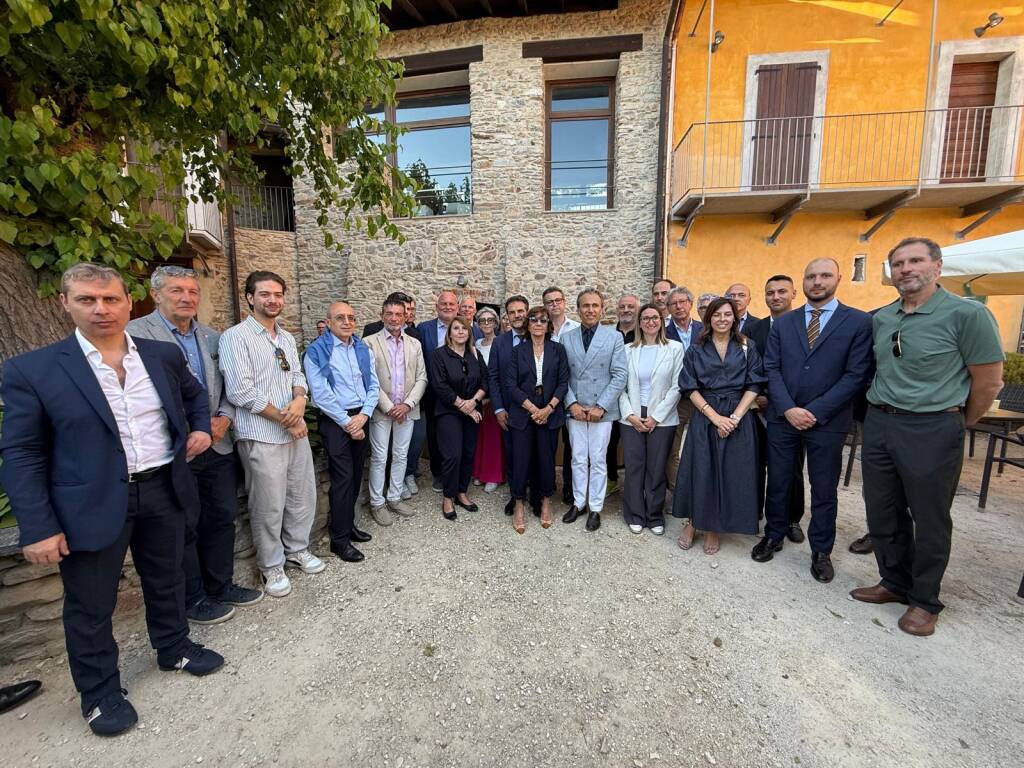 inaugurazione battello laveno santa caterina