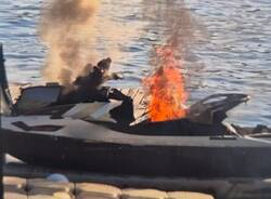 Angera - Incendio moto acqua