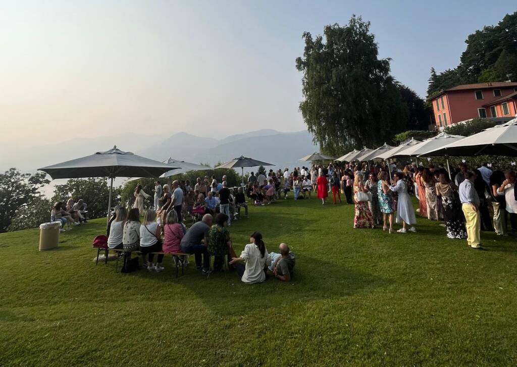 L\'Apericena Panoramico con Le Farfalle Lilla