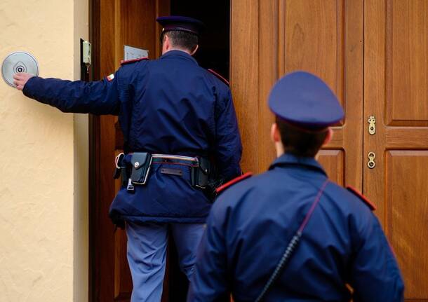 finti poliziotti agenti truffatori