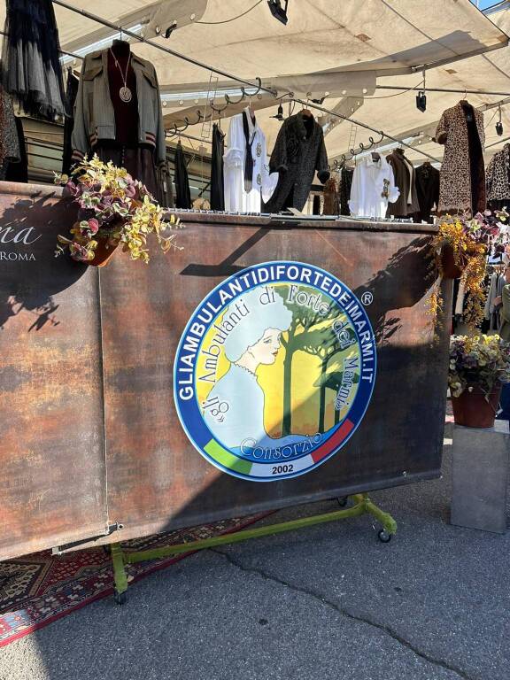 Gli Ambulanti di Forte dei Marmi® colorano l'estate di Arona