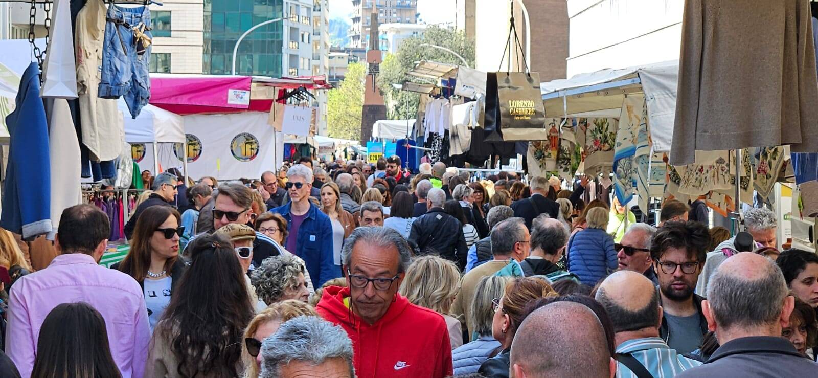 Gli Ambulanti di Forte dei Marmi® colorano l'estate di Arona