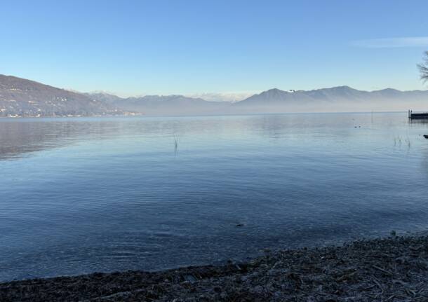 spiaggia lago maggiore - foto pika