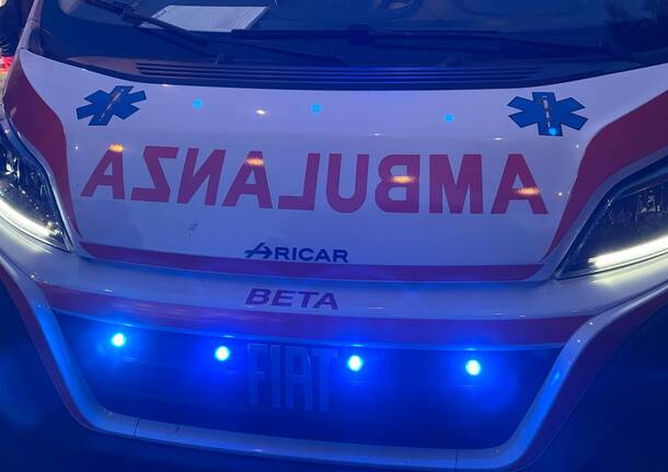 ambulanza generica notte sos malnate