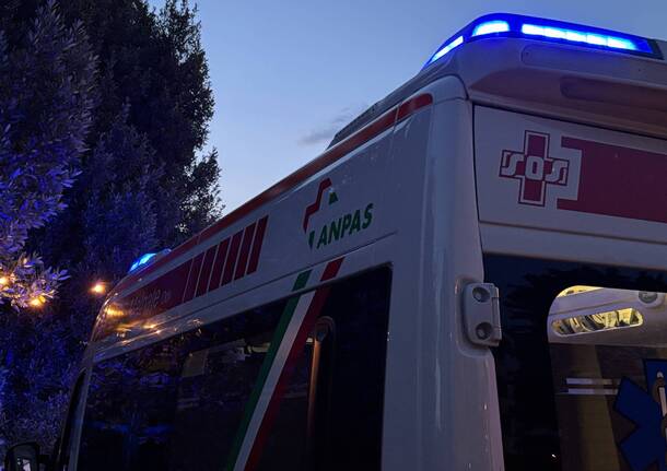 ambulanza generica notte sos malnate