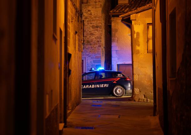 carabinieri notte GENERATA CON AI