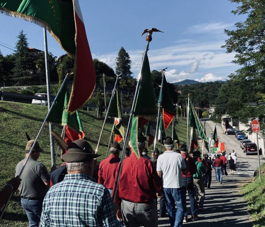 Cerimonia e nuovo gagliardetto per gli Alpini di Bogno di Besozzo