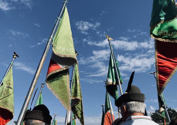 Cerimonia e nuovo gagliardetto per gli Alpini di Bogno di Besozzo