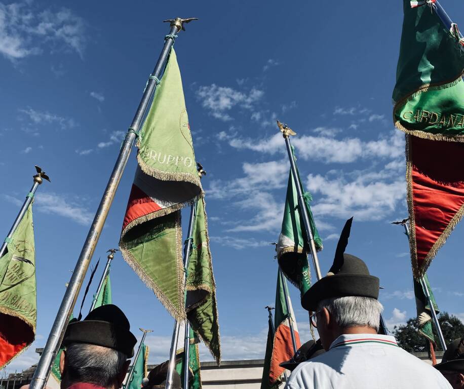 Cerimonia e nuovo gagliardetto per gli Alpini di Bogno di Besozzo