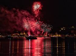 Lumina 2025, i fuochi d'artificio di Arona