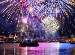 Lumina 2025, i fuochi d'artificio di Arona
