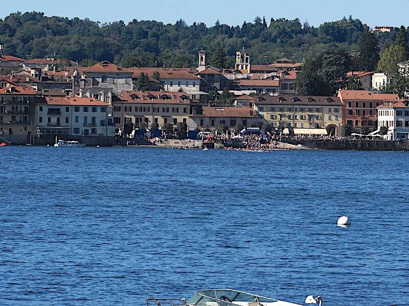 traversata lago maggiore angera arona