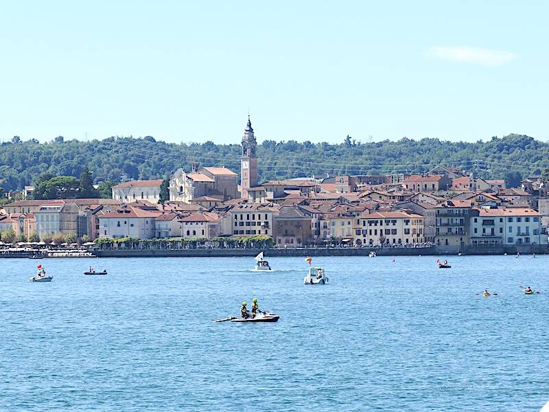 traversata lago maggiore angera arona