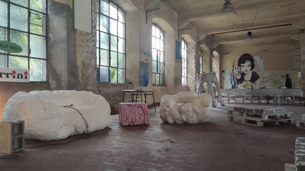 L'Orbital Festival accende l'ex-copertificio di Besozzo