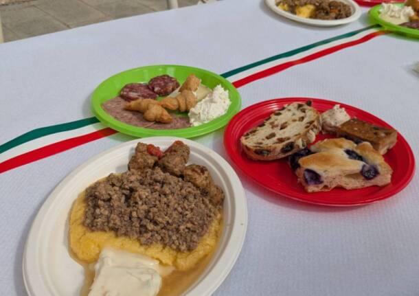 Pienone in centro a Taino al Pranzo della domenica