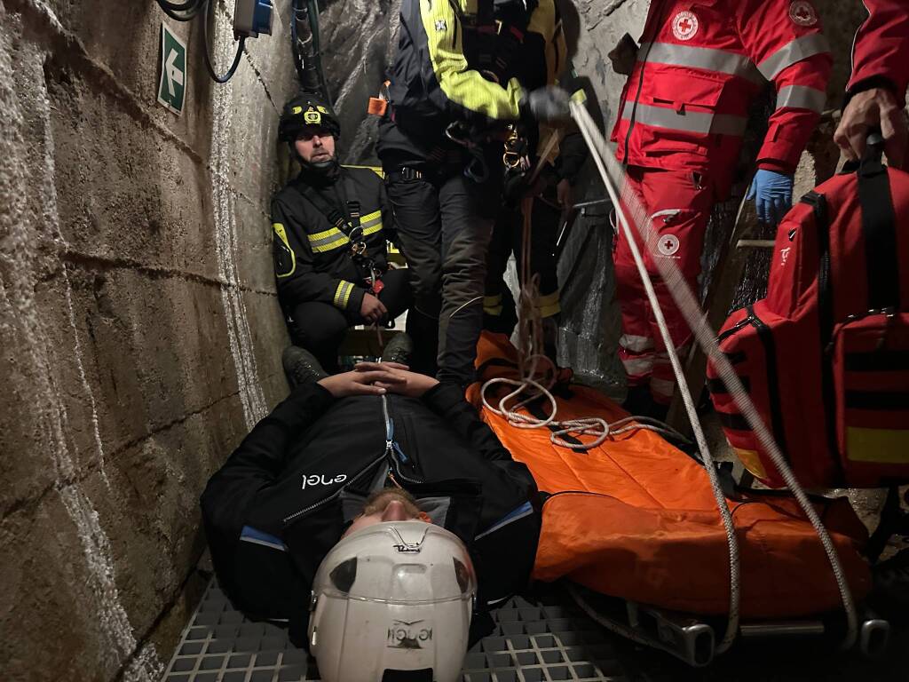 Esercitazione alla diga di Toggia: simulato il recupero di un lavoratore ferito in ambiente confinato