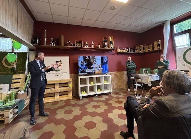 Nasce la compagnia delle carte