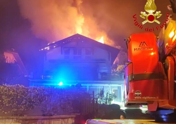 Ranco - Incendio via Ciani