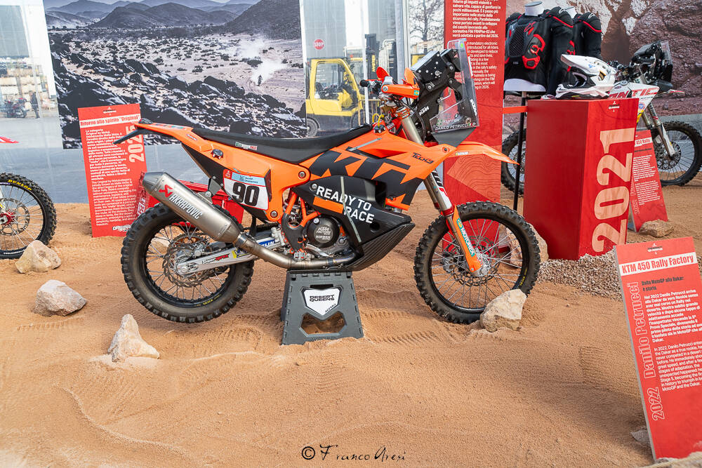 Le moto della Dakar in mostra a Eicma