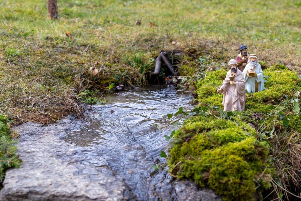 Crodo si illumina per Natale: saranno 71 i "Presepi sull'acqua" 