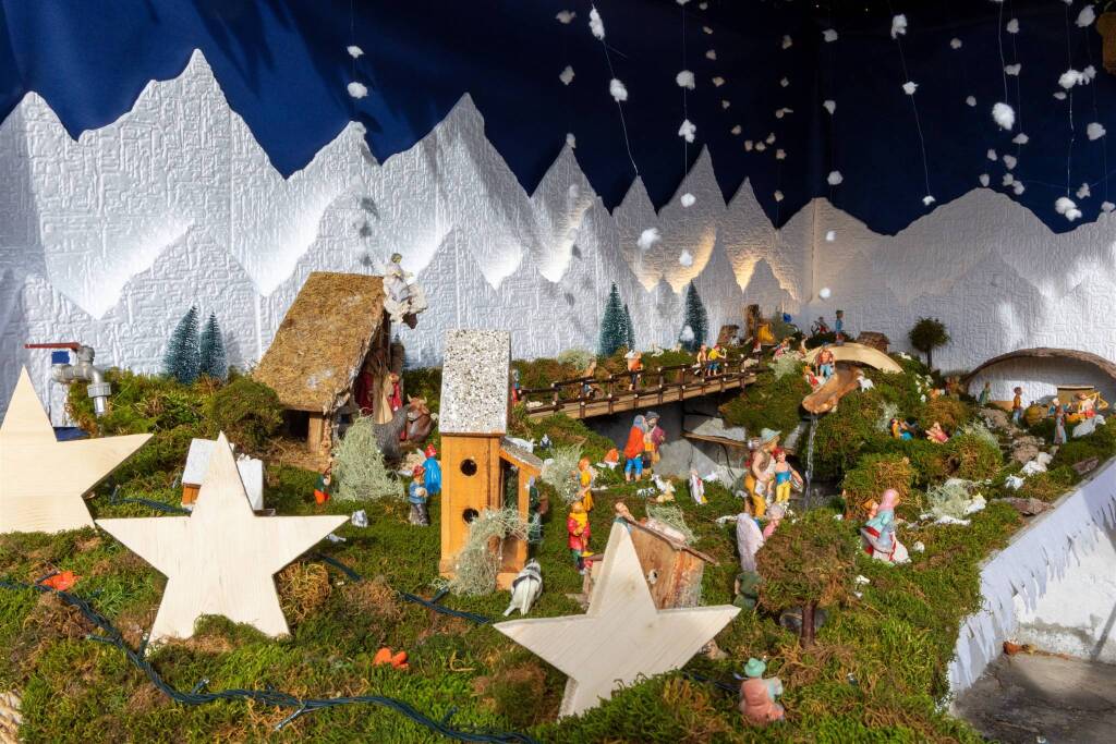 Crodo si illumina per Natale: saranno 71 i "Presepi sull'acqua" 